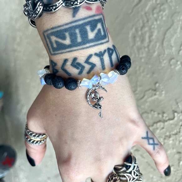 Lava rock & iridescent opalite chips fairy moon star bead bracelet boho - Picture 9 of 10